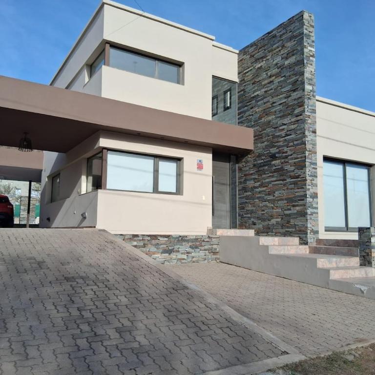 Hermosa Casa en Barrio Cerrado El Dorado 1 - Casa de 3 dormitorios - 1