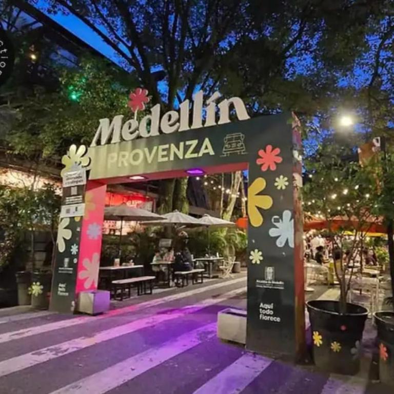 Apartamento con jacuzzi y discoteca, 3 habitaciones, poblado medellín - Apartamento de 3 dormitorios - 16