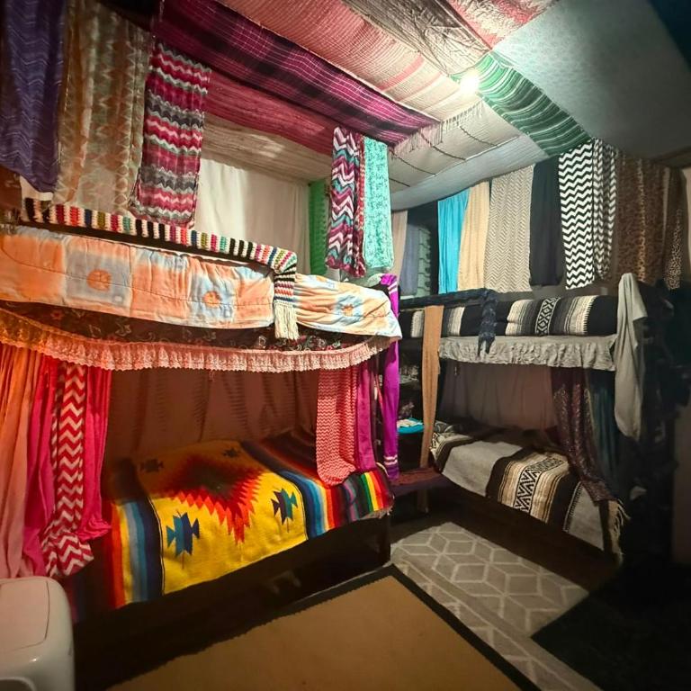 My Little Hostel - Habitación Cuádruple Económica con baño compartido - 1