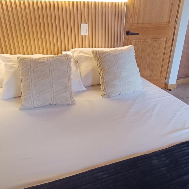 Cabañas Lobo Blanco - Apartaestudios en Laureles Medellín - Studio Apartment with Balcony - 46