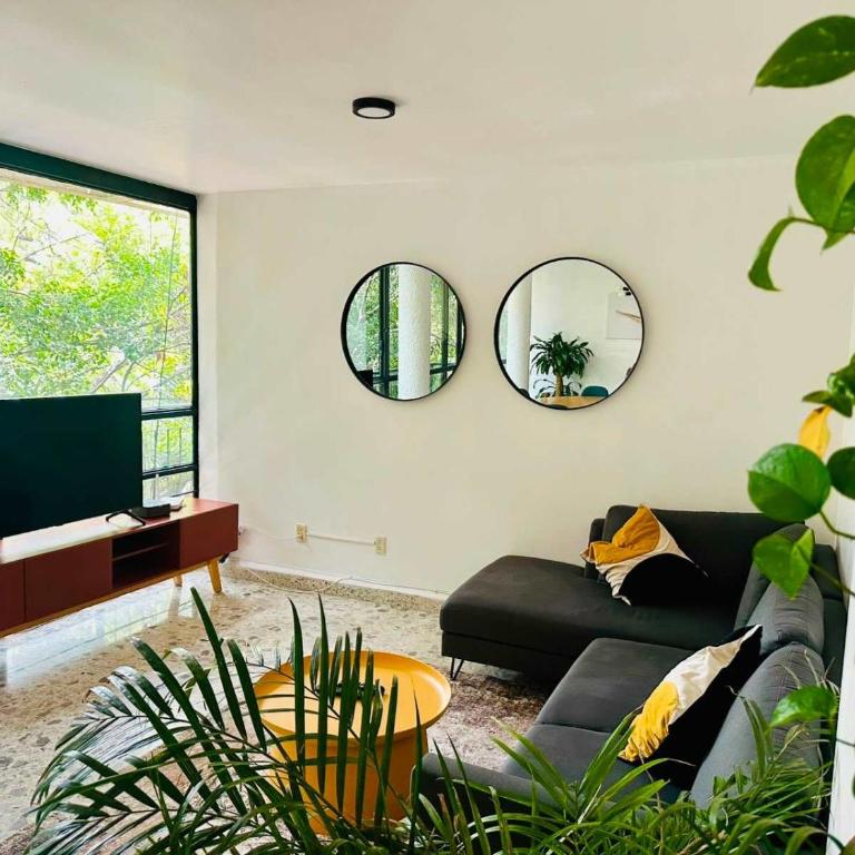 FAST WIFI, Beautiful PH steps away from Masaryk - Apartamento - 1