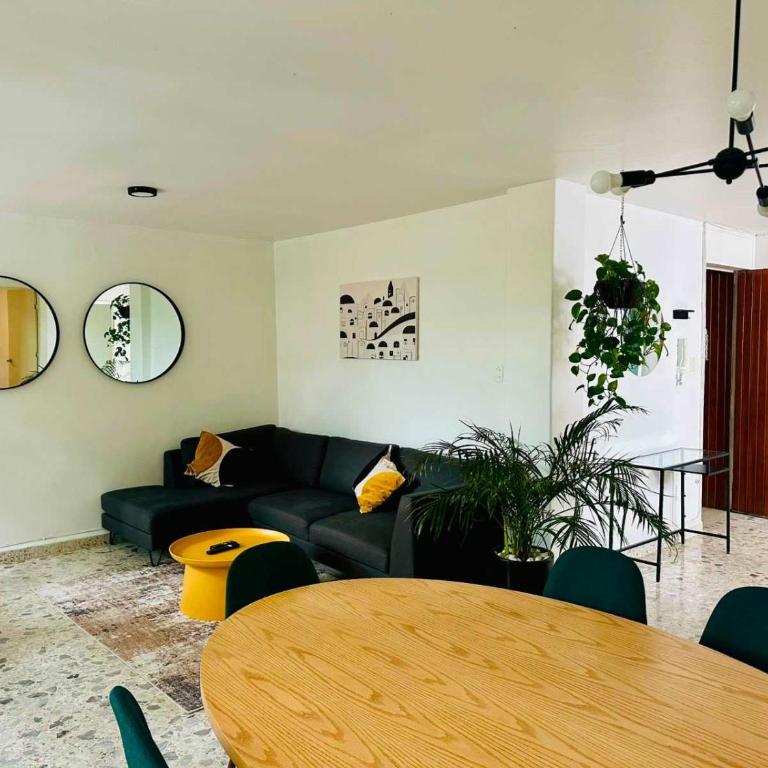 FAST WIFI, Beautiful PH steps away from Masaryk - Apartamento - 9