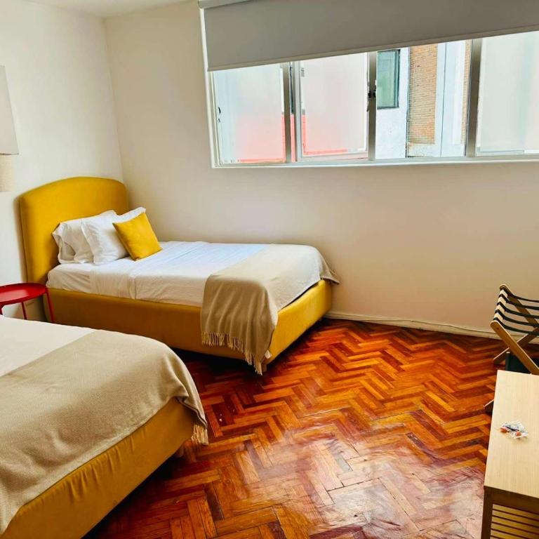 FAST WIFI, Beautiful PH steps away from Masaryk - Apartamento - 13