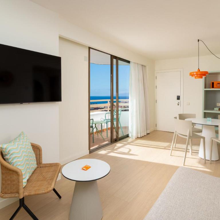 SOL by Meliá Arona Tenerife - Habitación Sol con salón y vistas al mar (2+2) - 3