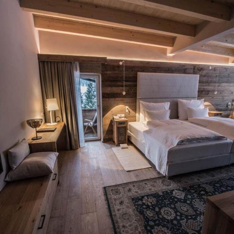 Hotel Ciasa Salares - Deluxe Suite with Spa Bath - 1