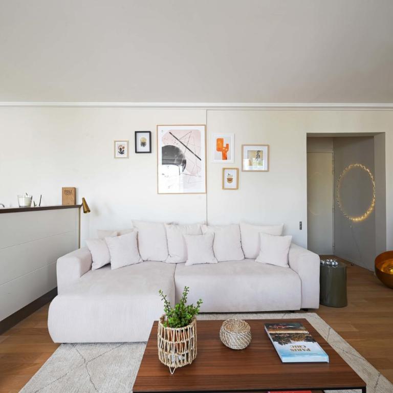 Bright apartment near the Champs-Elysees - Appartement - 2