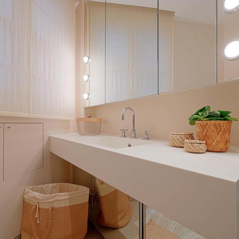 Bright apartment near the Champs-Elysees - Appartement - 4