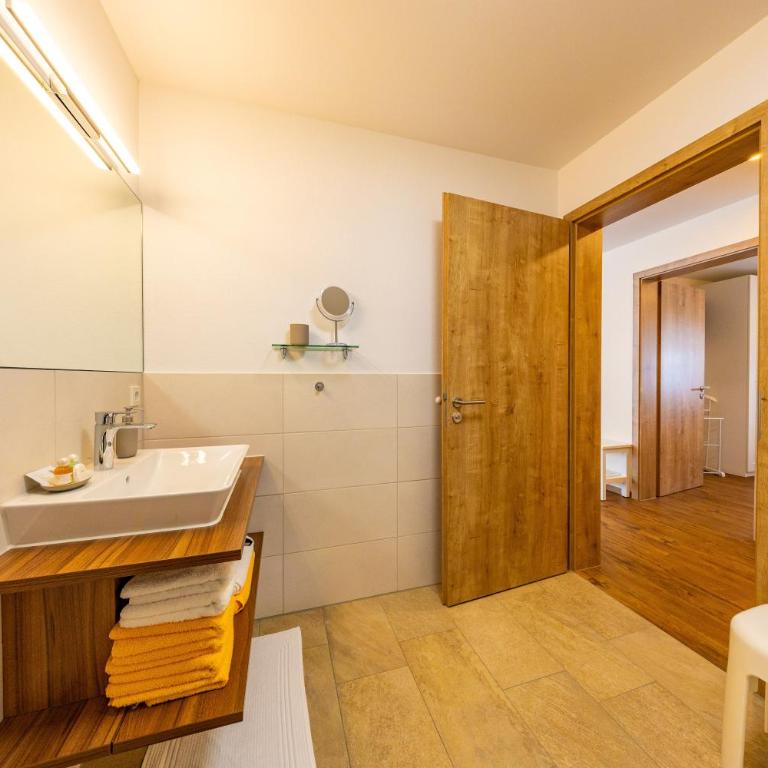 Haus am Mühlenweg - neue, sonnendurchflutete Appartements mit Aufzug und Tiefgarage - barrierefrei - Apartment mit 1 Schlafzimmer und Gartenblick - 7