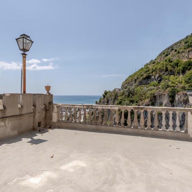 View of Vietri sul Mare - The Castle on the Rock - Apartamento de 2 dormitorios con terraza y vistas al mar - 19