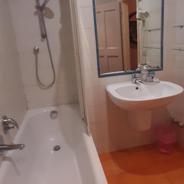 Florence, apartment with courtyard 3km from central station Z - Two-Bedroom Apartment - 18