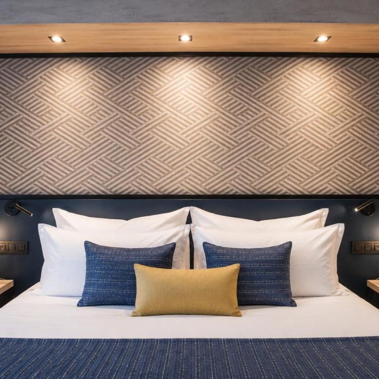 Best Western Plus Opéra Batignolles - Chambre Triple Deluxe avec 1 Lit King-Size et 1 Lit Simple - Non-Fumeurs - 5