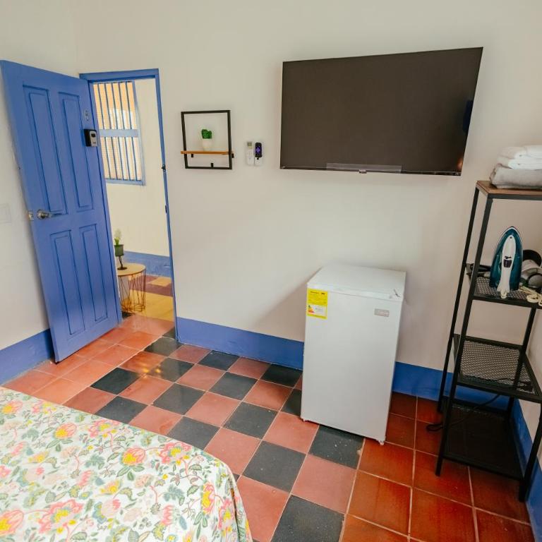 Colonial house in Santa Fe de Antioquia & jacuzzi - Superior Queen Room - 6