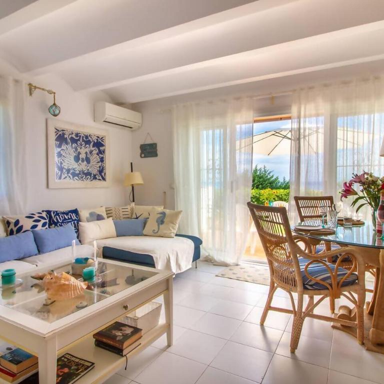 Son de Mar. Único - Three-Bedroom House - 13