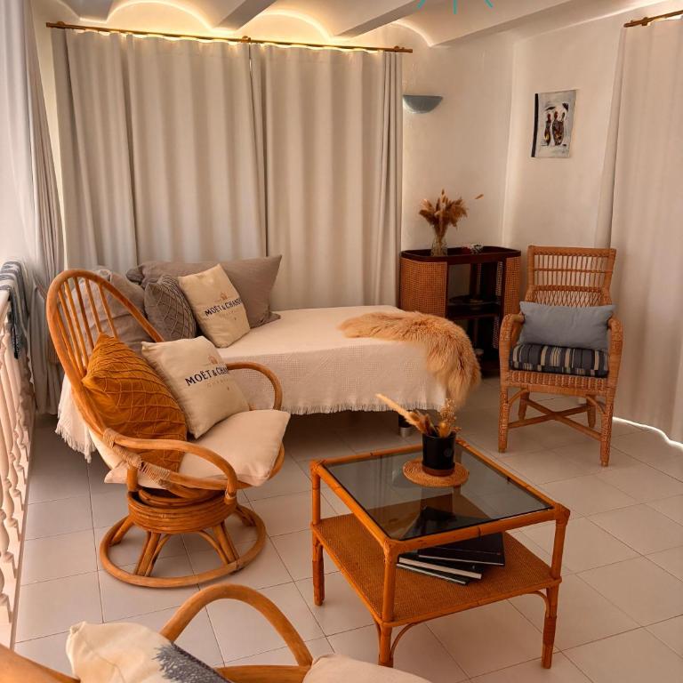 Son de Mar. Único - Three-Bedroom House - 31