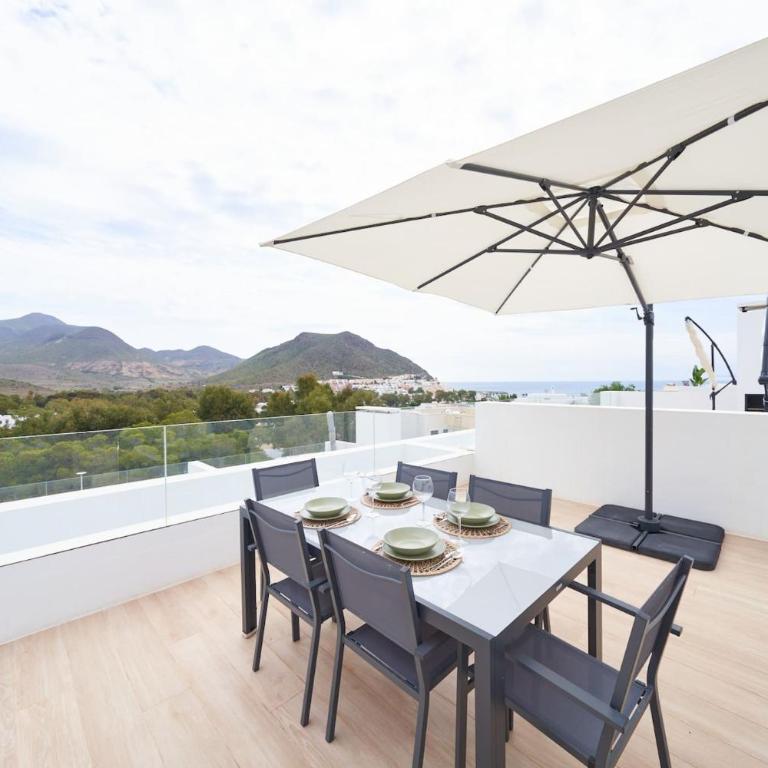 Casa Surya, piscina, wifi y parking con punto de carga EV - Casa de 3 dormitorios - 50