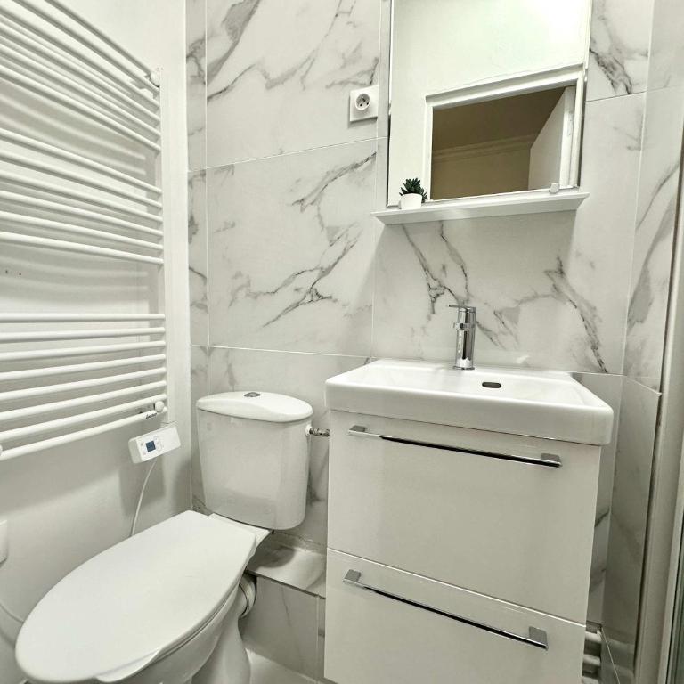 New 115 Suite Leon - Cosy Apartment Paris Center - Appartement - 17