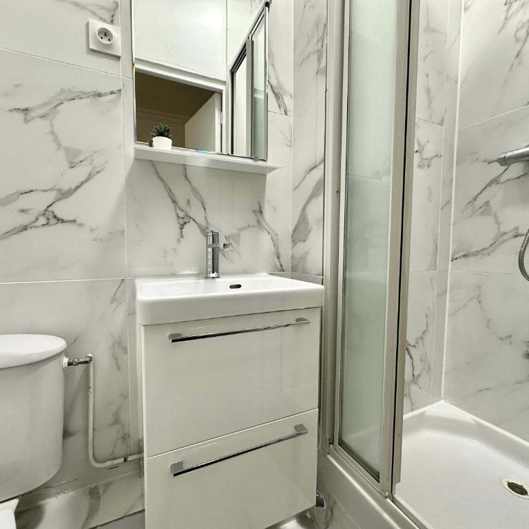 New 115 Suite Leon - Cosy Apartment Paris Center - Appartement - 18
