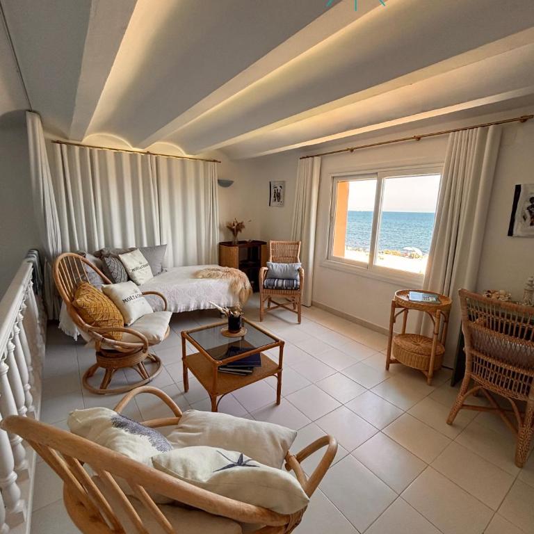 Son de Mar. Único - Three-Bedroom House - 32