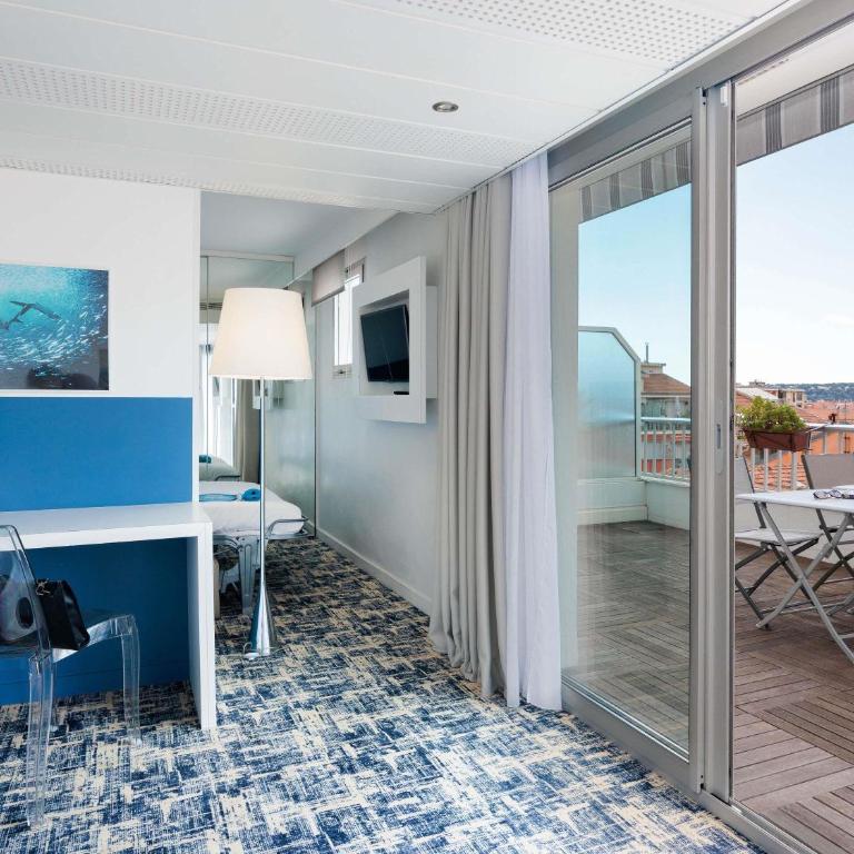 Ibis Styles Menton Centre - Chambre Familiale Standard avec 1 Lit Double et Canapé - 5