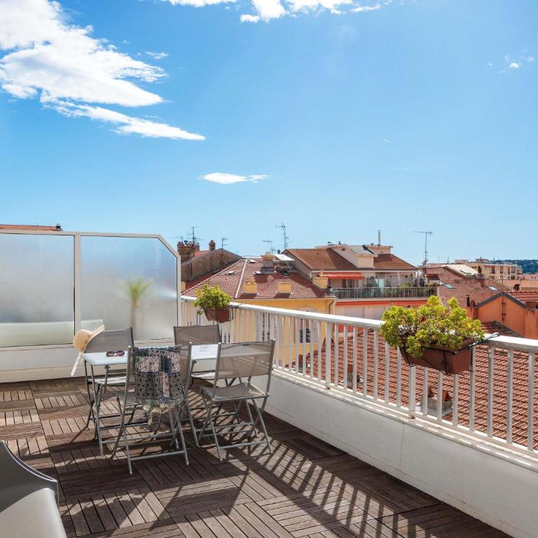 Ibis Styles Menton Centre - Chambre Familiale Standard avec 1 Lit Double et Canapé - 9