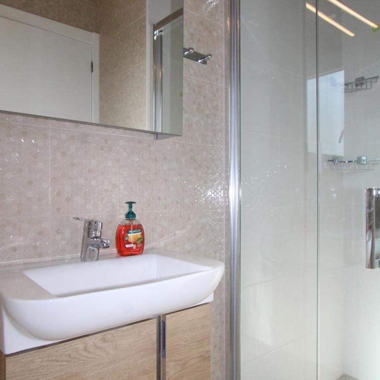 Maravillosa villa en Moraira con piscina privada y jardín, cercana a la playa, ideal para familias - HISP-216-207 - Villa - 26