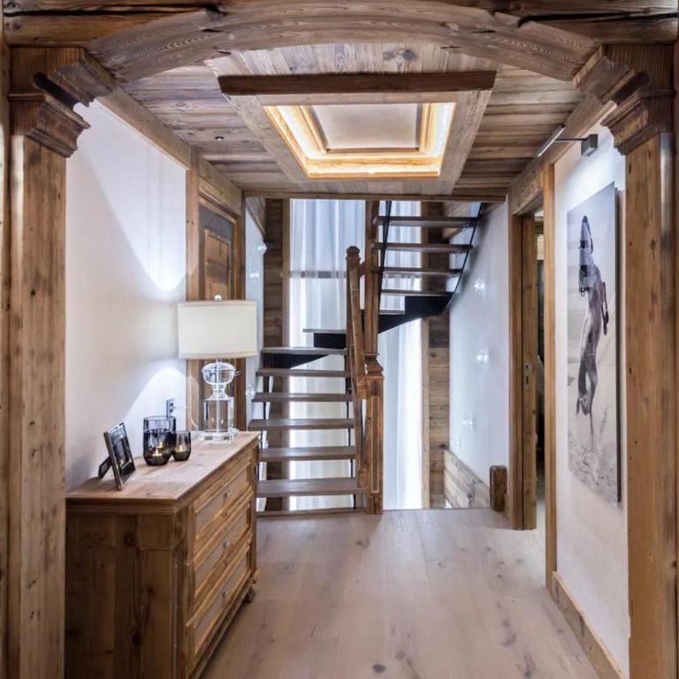 Luxury Chalet with Timeless Elegance in Courchevel - Chalet - 35