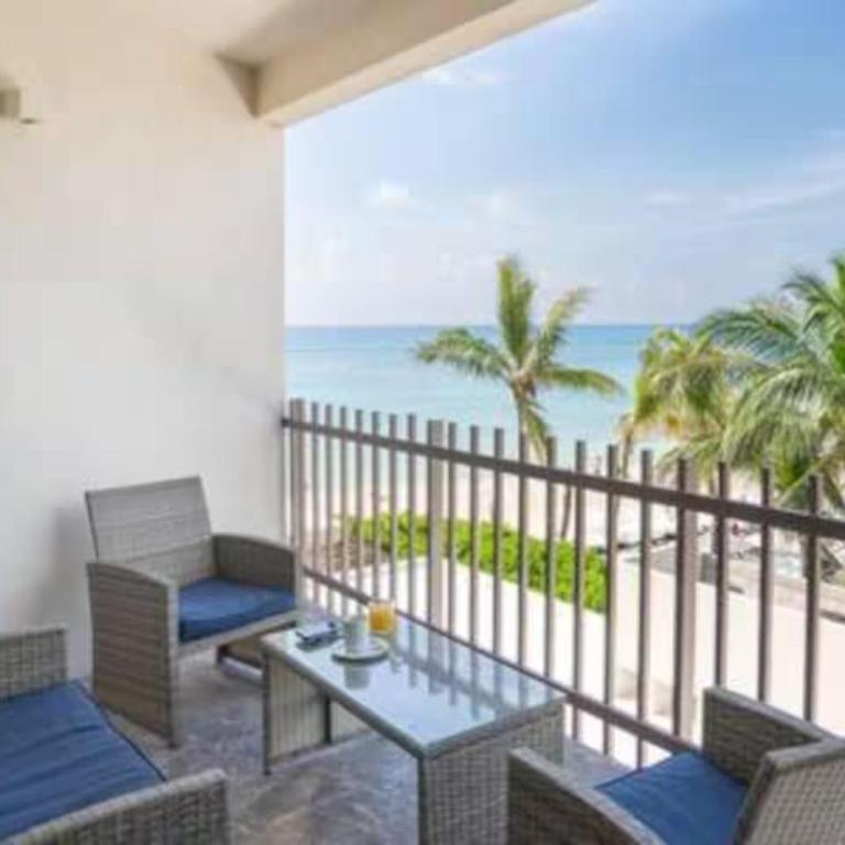 Beachfront Condo Roof Pool 5th Ave 2 Blocks Gym - 3BR Oceanview Rooftop Pool & Balcony - 3