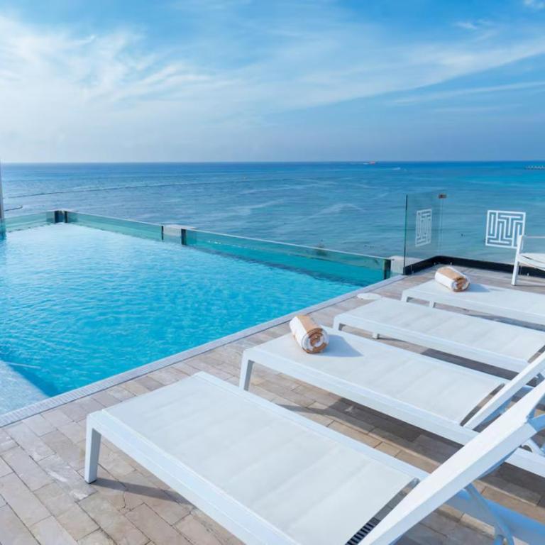 Beachfront Condo Roof Pool 5th Ave 2 Blocks Gym - 3BR Oceanview Rooftop Pool & Balcony - 4