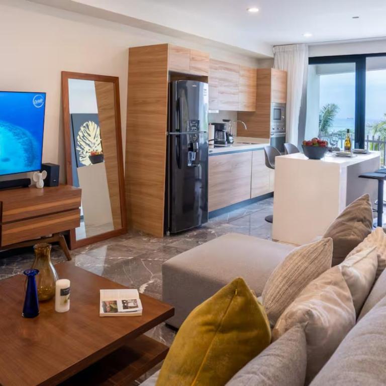 Beachfront Condo Roof Pool 5th Ave 2 Blocks Gym - 3BR Oceanview Rooftop Pool & Balcony - 6