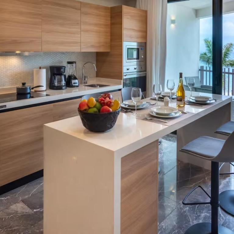 Beachfront Condo Roof Pool 5th Ave 2 Blocks Gym - 3BR Oceanview Rooftop Pool & Balcony - 8