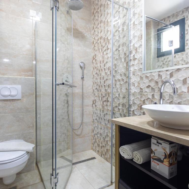 Porta Residence - Dvokrevetna Soba sa Bračnim Krevetom sa Balkonom i Pogledom na More - 5