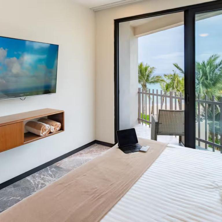 Beachfront Condo Roof Pool 5th Ave 2 Blocks Gym - 3BR Oceanview Rooftop Pool & Balcony - 13