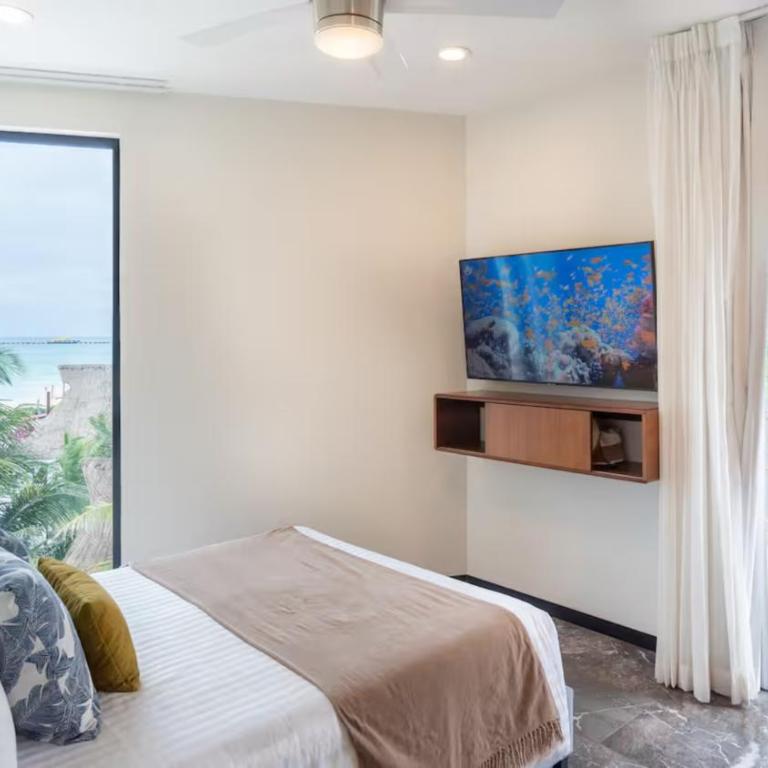 Beachfront Condo Roof Pool 5th Ave 2 Blocks Gym - 3BR Oceanview Rooftop Pool & Balcony - 16