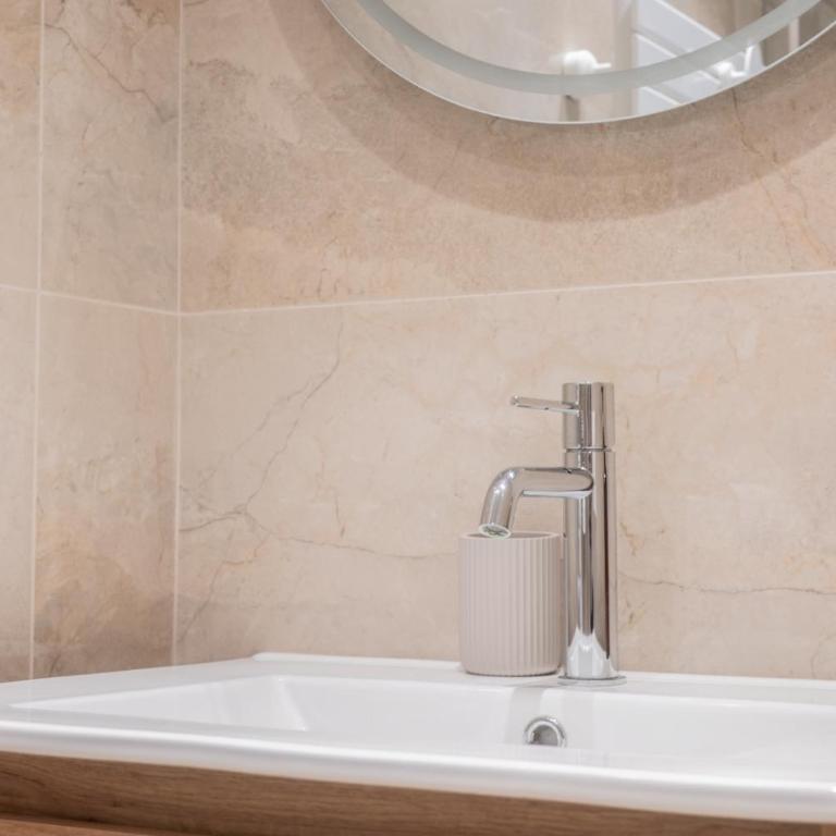 Appartements 3 Chambres de luxe 6 personnes, Centre Ville, Clim, Ascenseur - Premium Apartment mit 3 Schlafzimmern - 15
