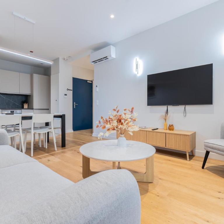 Appartements 3 Chambres de luxe 6 personnes, Centre Ville, Clim, Ascenseur - Premium Apartment mit 3 Schlafzimmern - 4