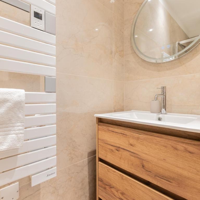 Appartements 3 Chambres de luxe 6 personnes, Centre Ville, Clim, Ascenseur - Premium Apartment mit 3 Schlafzimmern - 21