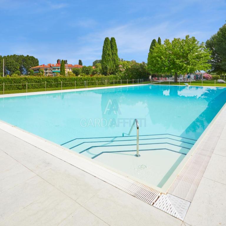 Golden Lake - Piscina a due passi dal lago - Appartamento con 2 Camere da Letto - 2