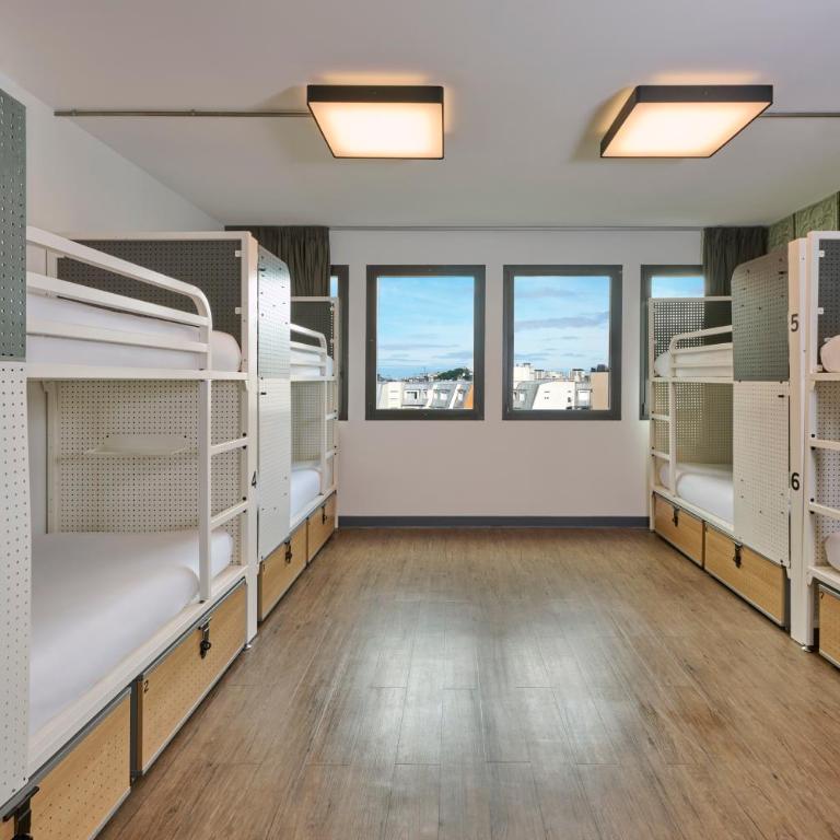 Generator Paris - Bed in 8-Bed Mixed Dormitory Room with Paris View - 2