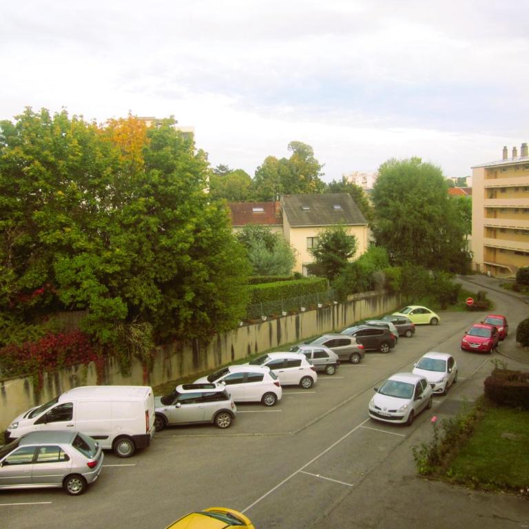 LIMOGES, en résidense avec stassionemen, à 10minut CHU , A20 , RN141 - Appartement 2 Chambres - Vue sur Jardin - 4