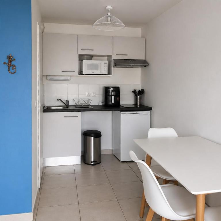 Résidence Cœur Marin T2 climatisé avec terrasse et parking proche plage - Apartment - 4