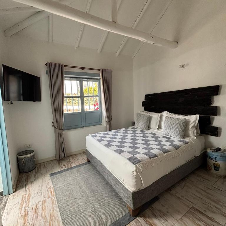 HOTEL BOUTIQUE Santa Helena - Queen Room - 4