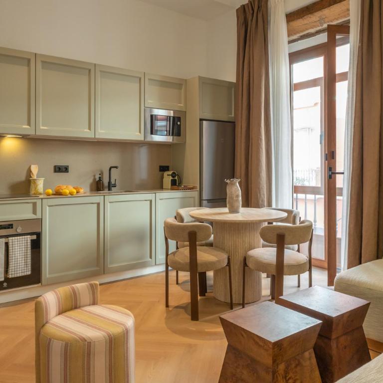 Trajano 44- Sevilla Luxury by Valcambre - Apartamento de 2 dormitorios con balcón - 3