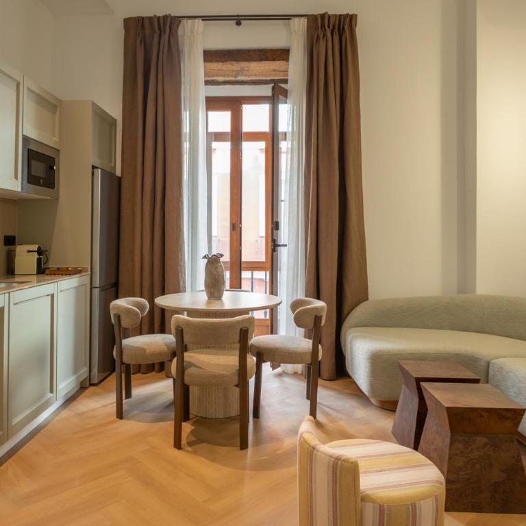 Trajano 44- Sevilla Luxury by Valcambre - Apartamento de 2 dormitorios con balcón - 9