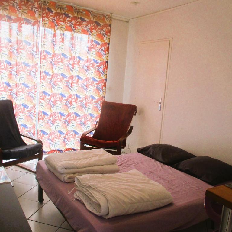 LIMOGES, en résidense avec stassionemen, à 10minut CHU , A20 , RN141 - Appartement 2 Chambres - Vue sur Jardin - 6