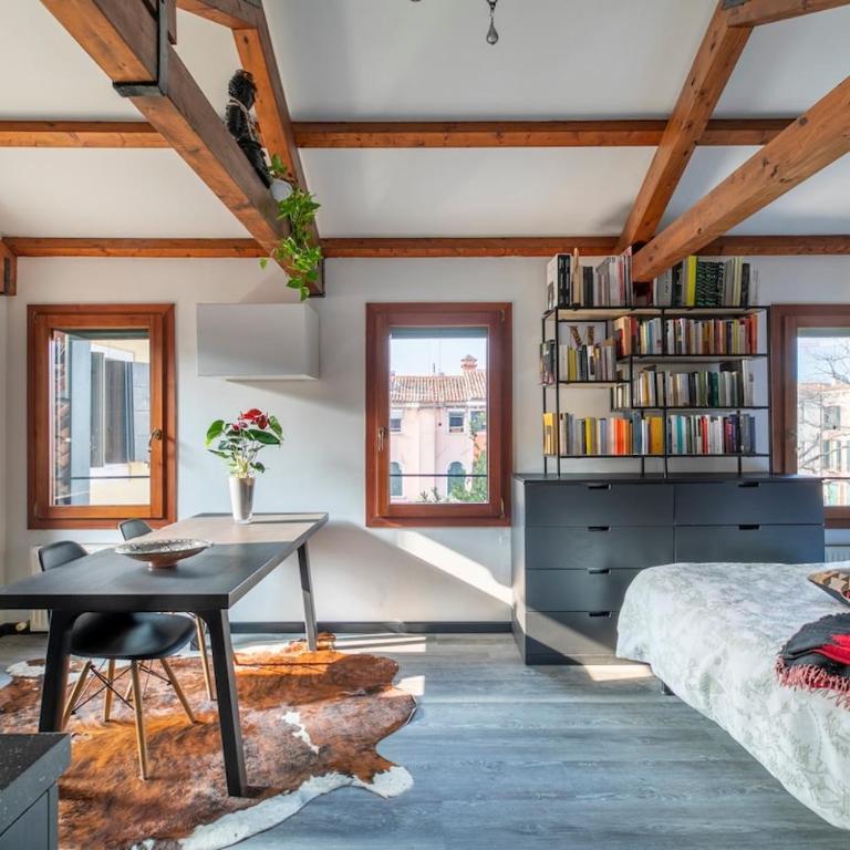 Central Modern Loft, Rooftop Patio, Full Kitchen - Apartment mit 1 Schlafzimmer - 1