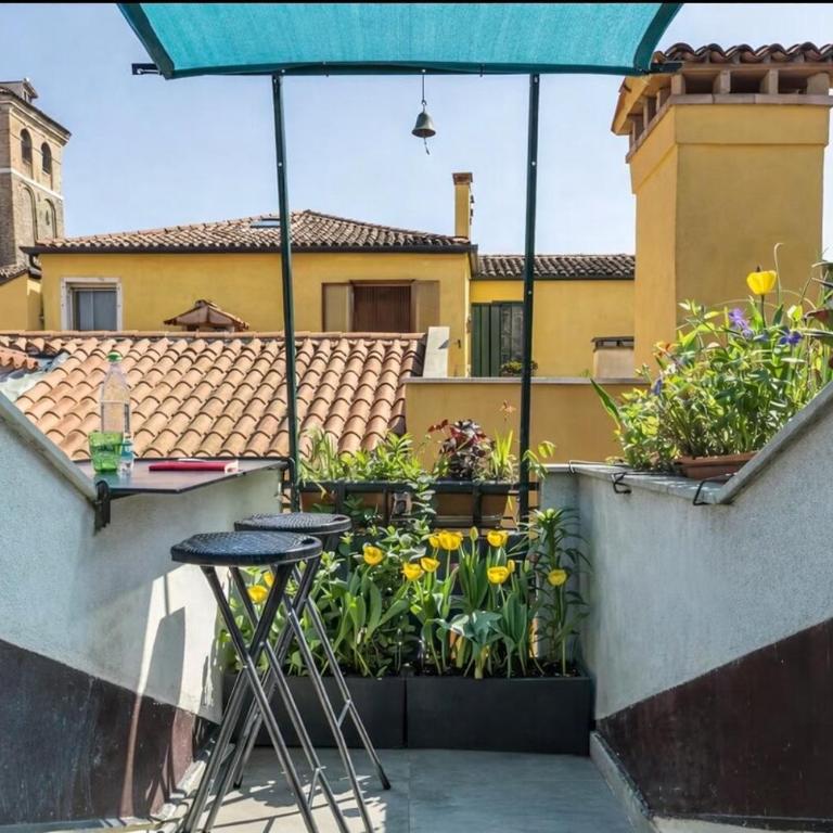 Central Modern Loft, Rooftop Patio, Full Kitchen - Apartment mit 1 Schlafzimmer - 8
