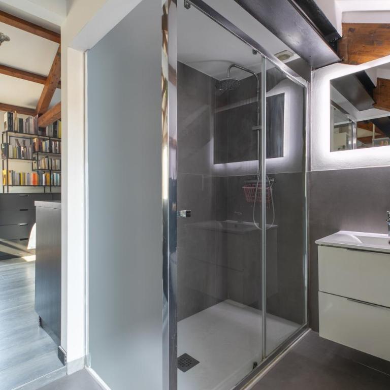 Central Modern Loft, Rooftop Patio, Full Kitchen - Apartment mit 1 Schlafzimmer - 4