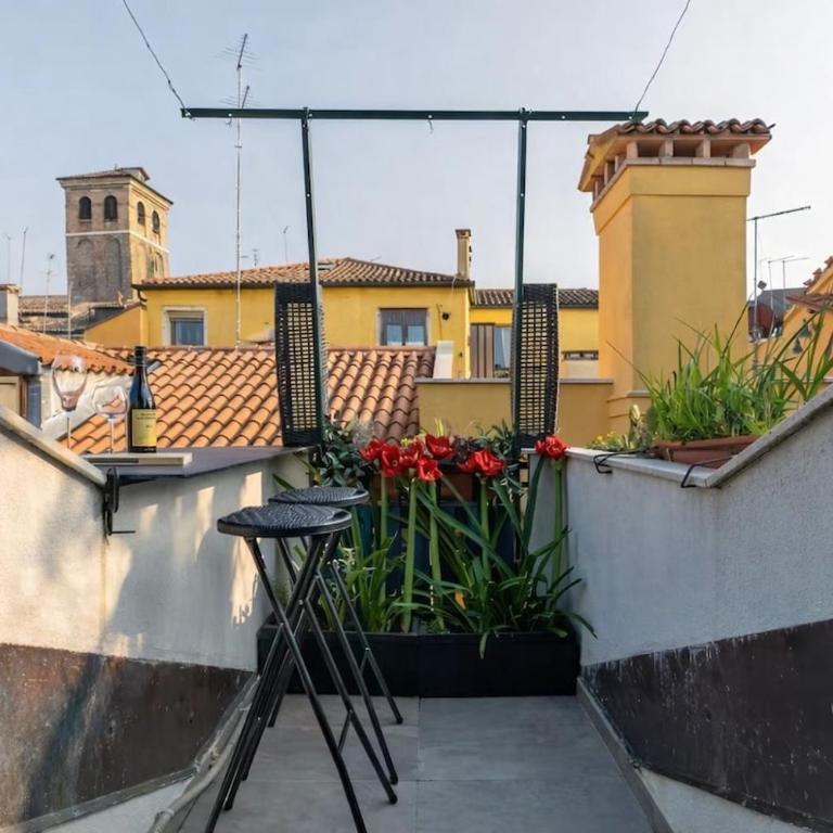 Central Modern Loft, Rooftop Patio, Full Kitchen - Apartment mit 1 Schlafzimmer - 3