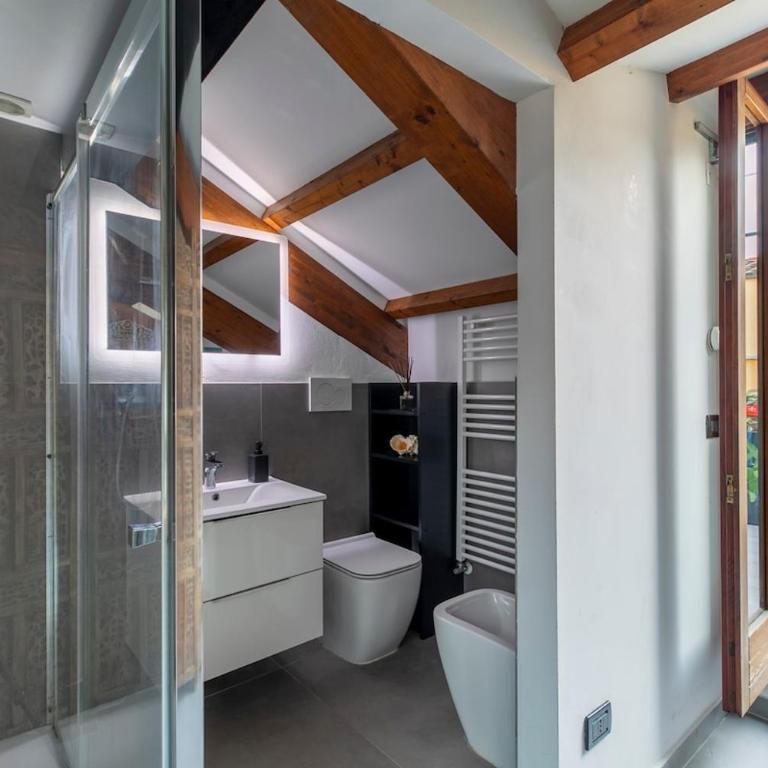 Central Modern Loft, Rooftop Patio, Full Kitchen - Apartment mit 1 Schlafzimmer - 11
