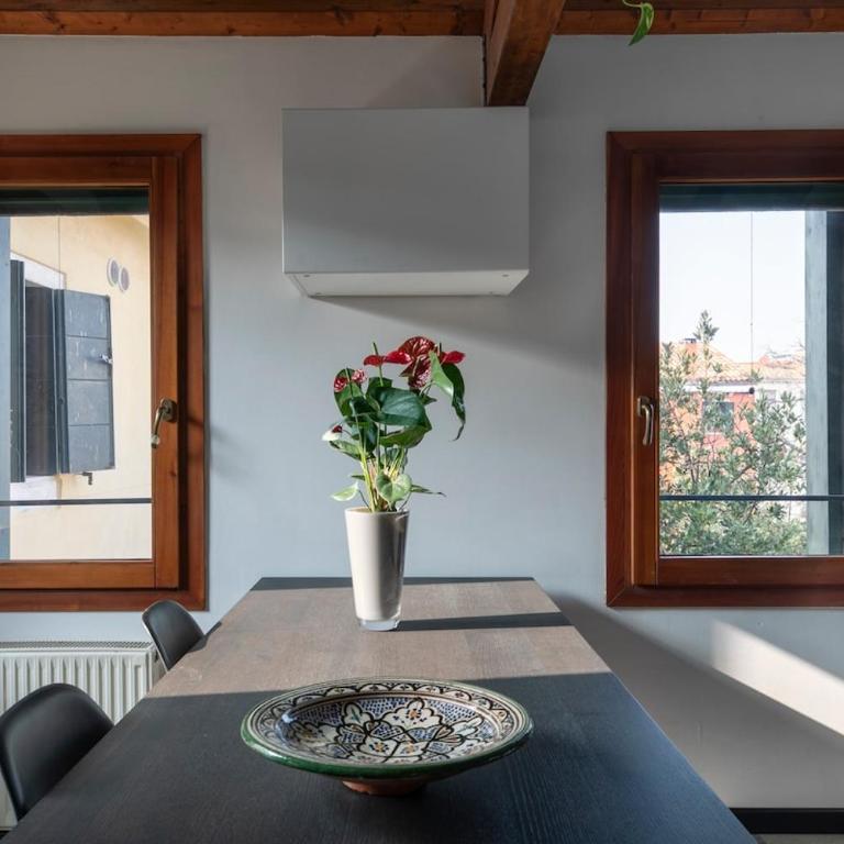 Central Modern Loft, Rooftop Patio, Full Kitchen - Apartment mit 1 Schlafzimmer - 15
